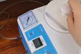 告别旧年，走向新岁，衷心祝福您：新年如意！幸福安康！视频封面