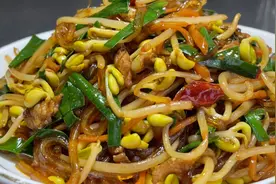厨师长教你黄豆芽炒粉条家常做法，步骤详细，不坨不粘锅鲜香微辣