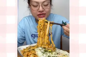 椒麻拌面长视频