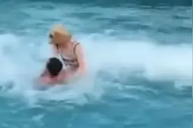 天热了为什么那些美女总往水上乐园跑