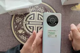 荣耀x30开箱，一台介于线下和线上机之间的样子货