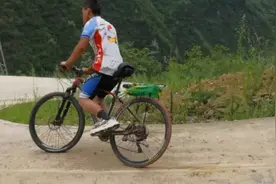 自行车甩尾漂移过弯视频封面