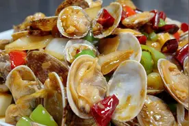 厨师长教你蒜茸花甲的家常做法，步骤详细，蒜香浓郁下酒又下饭