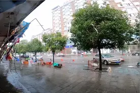 实拍四川广安突降特大暴风雨，这狂风暴雨太吓人了，看完你别吃惊视频封面
