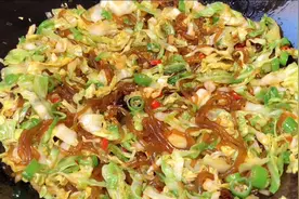 厨师长教你包菜炒粉条的家常做法，步骤详细，香辣入味下酒又下饭视频封面
