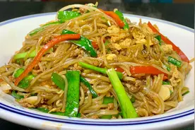 10块钱的成本，大厨教你做农家小炒，当早餐做宵夜都不错，太香了