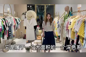 蓝色过膝半裙，搭配粉色圆点所以，时尚气质还减龄！视频封面