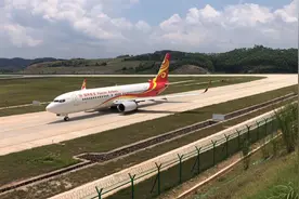 网红机场，中国看飞机起降最近的地方，玉林机场，飞机降落视频封面