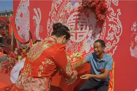 安徽儿子娶个广东媳妇，妈妈高兴的把茶喝，给儿媳一个大红包视频封面