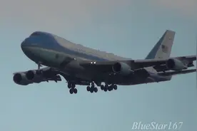 美国空军一号VC-25 (82-8000) 降落日本横田空军基地视频封面