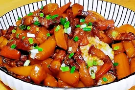 家常土豆卤肉饭这样做，绵软鲜香又开胃，下饭又解馋，孩子特喜欢