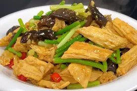 腐竹这样炒简直太好吃了，鲜香入味，好吃又下饭，喜欢吃腐竹收藏视频封面