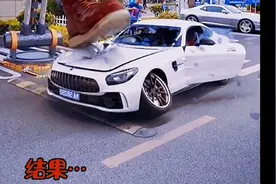 未来高科技红灯长这样，应该就没有闯红灯的了吧视频封面