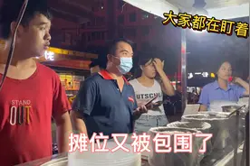 广西小伙摆摊有多受欢迎？一个小时就能卖几百块，生意渐入佳境！视频封面