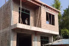 农村自建房子39  今天开始安装铝合金窗，还有建顶层楼梯间