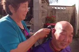 山东大叔在新西兰的零消费生活，连理发都自家解决，说话太逗了！视频封面
