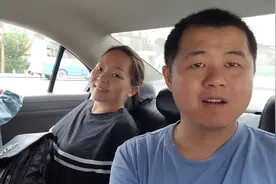 儿子耳朵被塞进小珠子，自己不敢强行取出，赶紧带他上县城医院视频封面