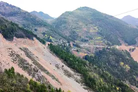 陕西山最多的镇巴县，盘山路速降大峡谷，这才是陕西山区农村视频封面