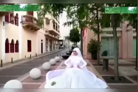 婚礼曾受大爆炸冲击的新娘准备离开。望盛出美女的黎巴嫩早脱危机视频封面