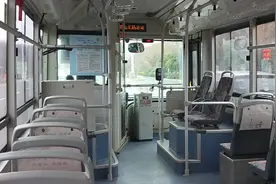 324路公交车。终点站灵山北路总站到了。视频封面