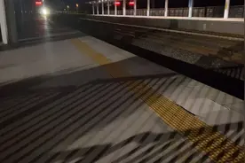 K1658襄阳站唯一一趟开往深圳的始发车，需要运行21个小时56分钟视频封面