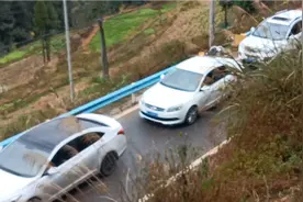 贵州农村家家都买起小汽车，去赶集都要排队走，好象一条长龙。视频封面