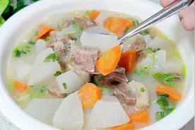 牛肉炖萝卜只用三种调料来做，汤白味美营养丰富，大人孩子都爱吃视频封面