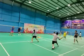 业余混双对抗，小伙子真能跑视频封面