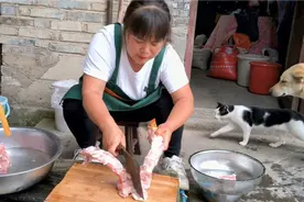 都说60岁生日不能当天过，小娟简单炒几个家常菜，叫爸妈来我家吃视频封面