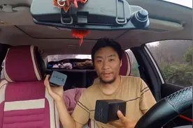 发财啦中奖啦，网购充电宝买一送一。视频封面