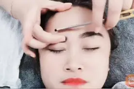 美女刮脸修面视频封面