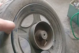 电动车出现异响一定要及时更换轴承，凑合用会损坏轮毂视频封面