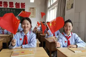 庆国庆小学课桌舞比赛《精忠报国》（完整版）视频封面