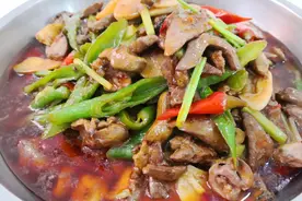 （爆炒鸡肝）掌握好技巧，你也能做出饭店的味道，先收藏视频封面
