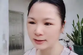 广东人出街穿短裤拖鞋，香港人却喜欢这3样，究竟谁低调？视频封面
