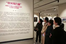 女摄影家李晓英及全国各地选送《弱光的力量》摄影作品全国巡回展视频封面