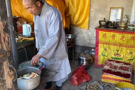 山西发现古老寺庙，65岁老和尚断指除相苦修15年，真的不可思议。