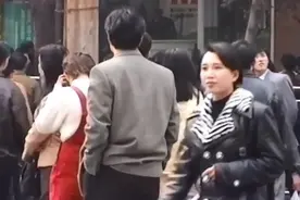 山城重庆1997年冬天的解放碑街景视频封面