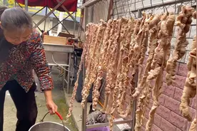 婆婆做猪大肠真有一套，除臭去腥一步到位，一次200斤都不够视频封面