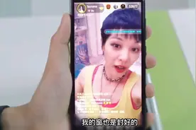 女孩直播吃瓜群众爆料女孩疑似被父亲侵犯，电视剧情节虚构视频封面
