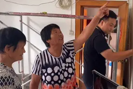 农村小伙修缮老家，主动请缨刮大白，被奶奶一顿嫌弃，感觉真温馨视频封面