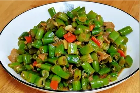 家常小炒豆角这样做，鲜香入味又营养，开胃更下饭，上桌受欢迎