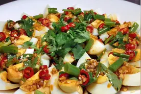 厨师长教你凉拌鸡蛋的家常做法，步骤详细，爽口开胃下酒又下饭