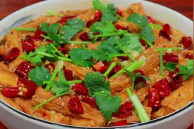 饭店做的炝锅腐竹为什么这么好吃？原来是这样做的，大厨教你技巧视频封面