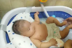 自从用上小花洒，宝宝就爱洗澡🛀不哭不闹视频封面