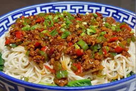 厨师长教你肉沫酱拌面家常做法，步骤详细，筋道爽滑一大碗不够吃