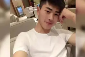 超帅的00后腹肌小鲜肉校草帅哥许健日常生活照视频封面