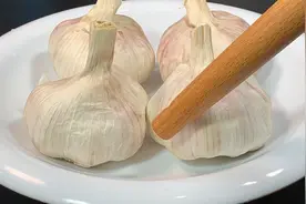 饭店从不外传的蒜蓉酱制作方法，诀窍全在这，做出来不发苦还特香