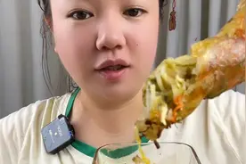 就是一粉条蔬菜肠，不知道为啥叫让肠，我还挺喜欢吃的