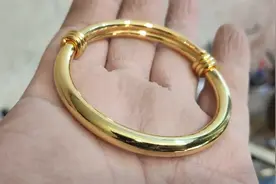 100克的大金条，全部做成一只手镯，真大气视频封面